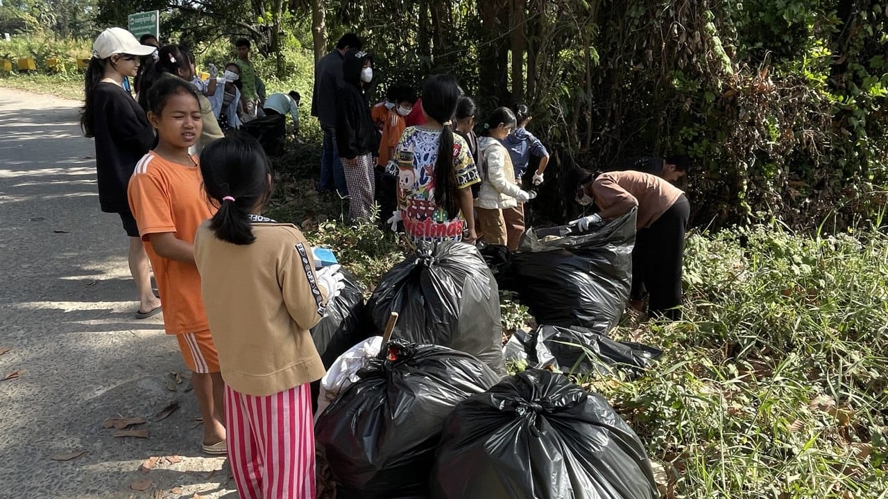 Community Clean Up image 5